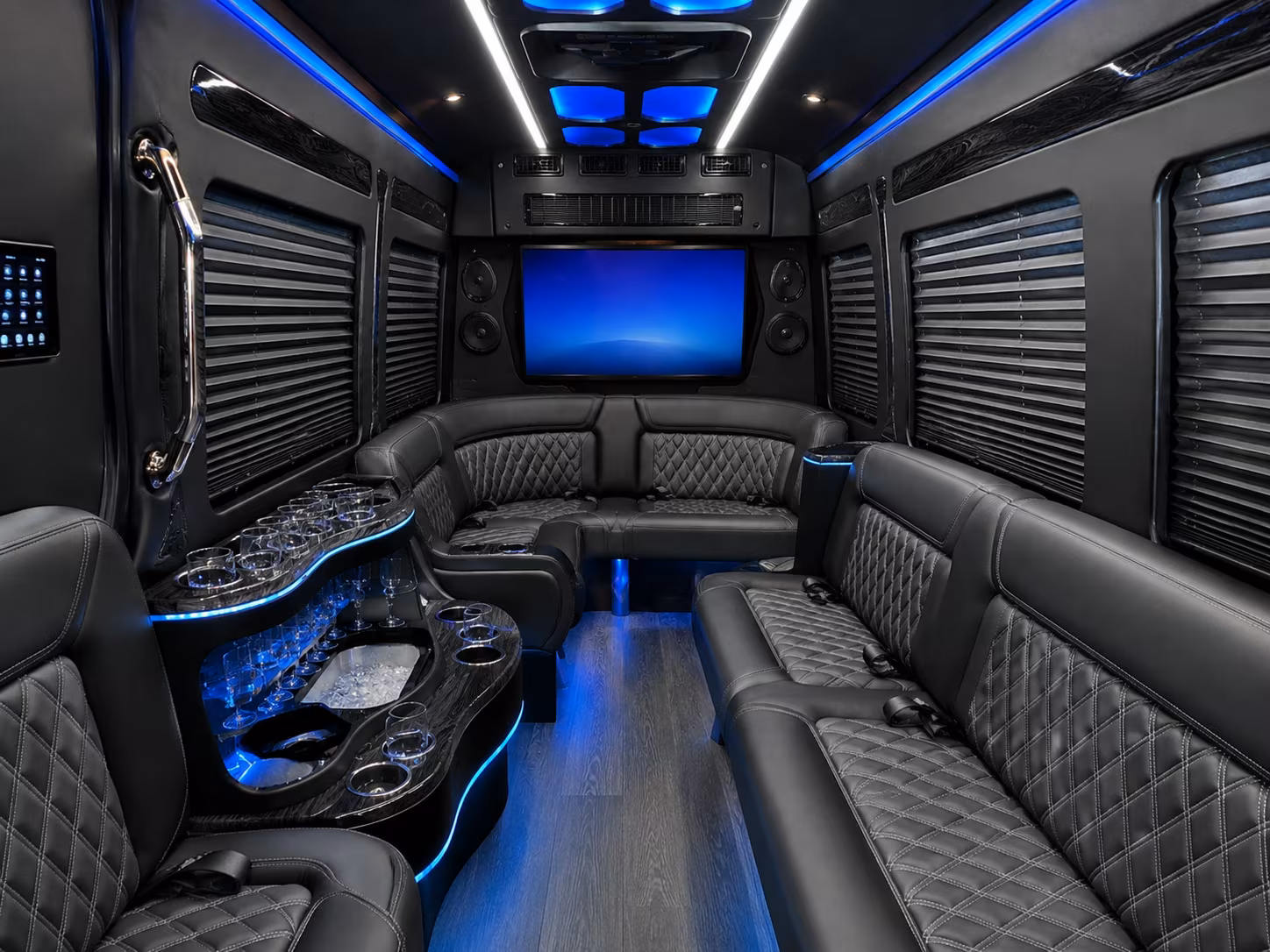 sterlingheightscharterbusservices com makes corporate airport transfers to dtw simple for sterling heights teams